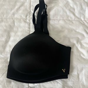 Victoria secret black bra. Brand new tags still on
